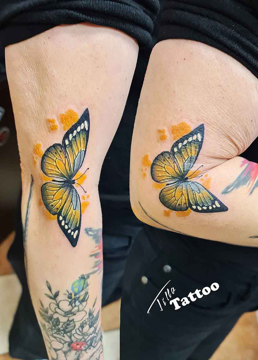 női kéz hajlat, színes pillangó tetoválás. könyök hajlít és lepke mint ha repülne.