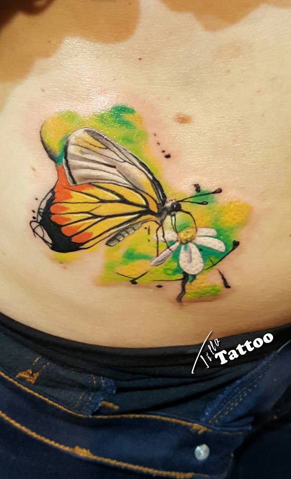 Színes pillangó, virág, női csípő