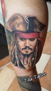 jack sparrow tetovalas felkaron szines realisztikus stilus Budapesten